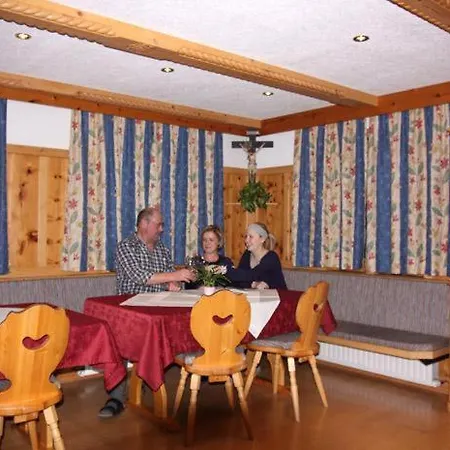 Gaestehaus Tinkl Lantgård *