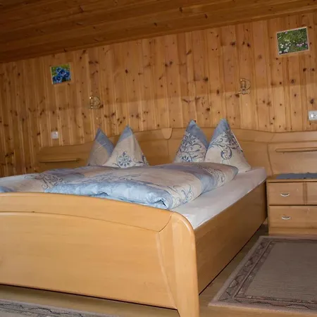 Gaestehaus Tinkl Lantgård *