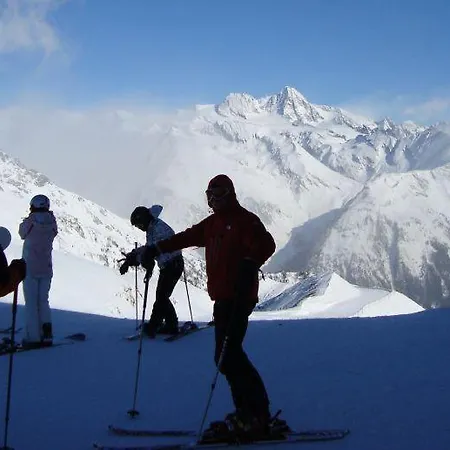 Gaestehaus Tinkl مزرعة للإقامة *