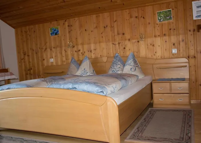 Gaestehaus Tinkl مزرعة للإقامة *