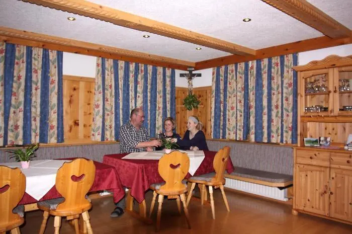 Gaestehaus Tinkl Фермерский дом *